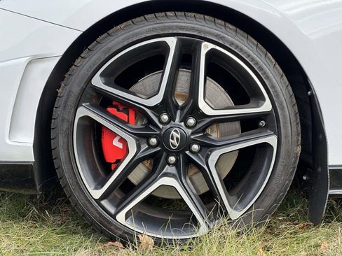 Used 2020 Hyundai Veloster N w/ Performance Package image 7