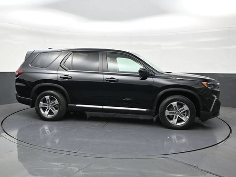 Used 2025 Honda Pilot EX-L image 6