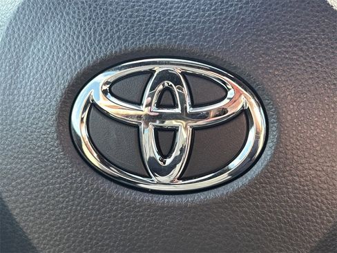 Used 2023 Toyota Corolla SE image 33