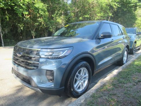 Used 2026 Ford Explorer Active RWD image 2