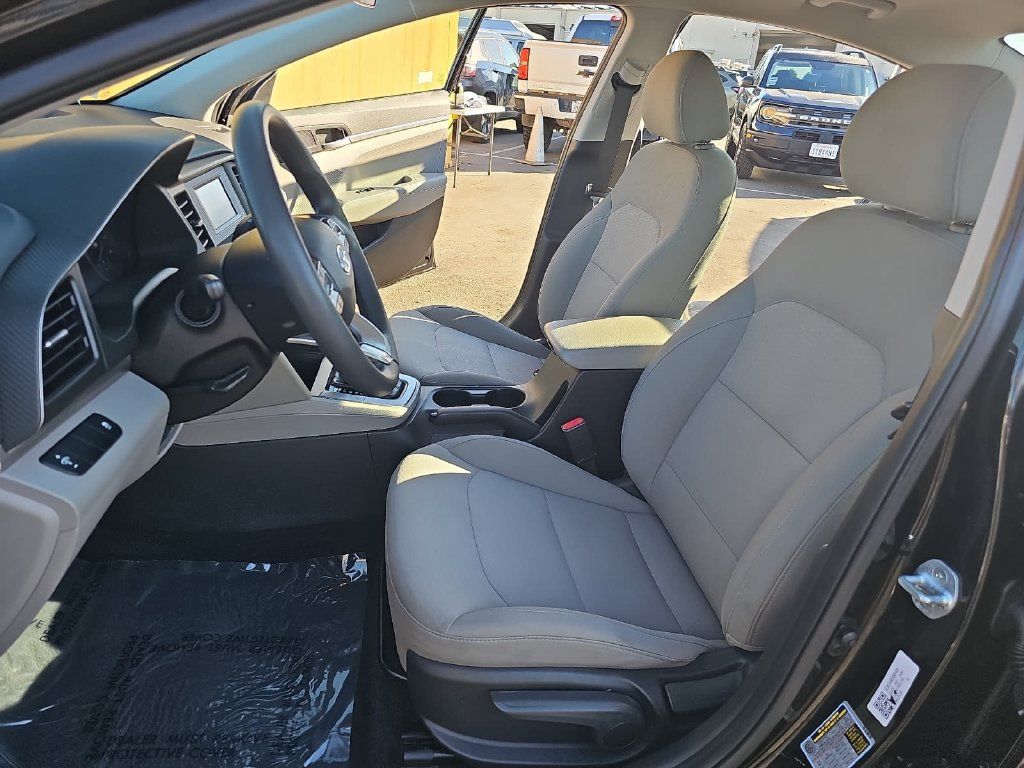 Used 2019 Hyundai Elantra SE FWD image 14