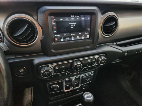 Used 2019 Jeep Wrangler Unlimited Sport S image 32