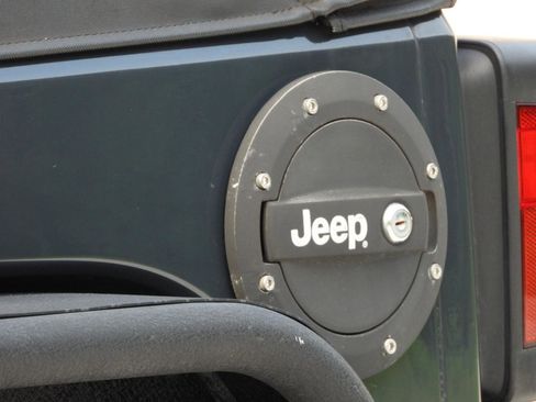 Used 2017 Jeep Wrangler Sport S AWD/4WD image 22