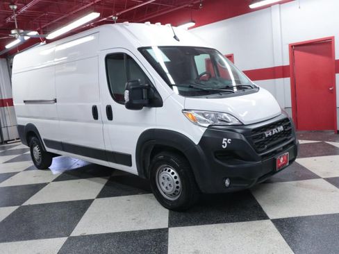 Used 2024 RAM ProMaster 2500 w/ Convenience Group FWD image 30