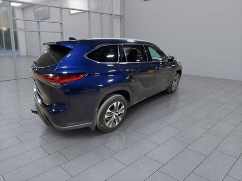 Used 2022 Toyota Highlander XLE image 8