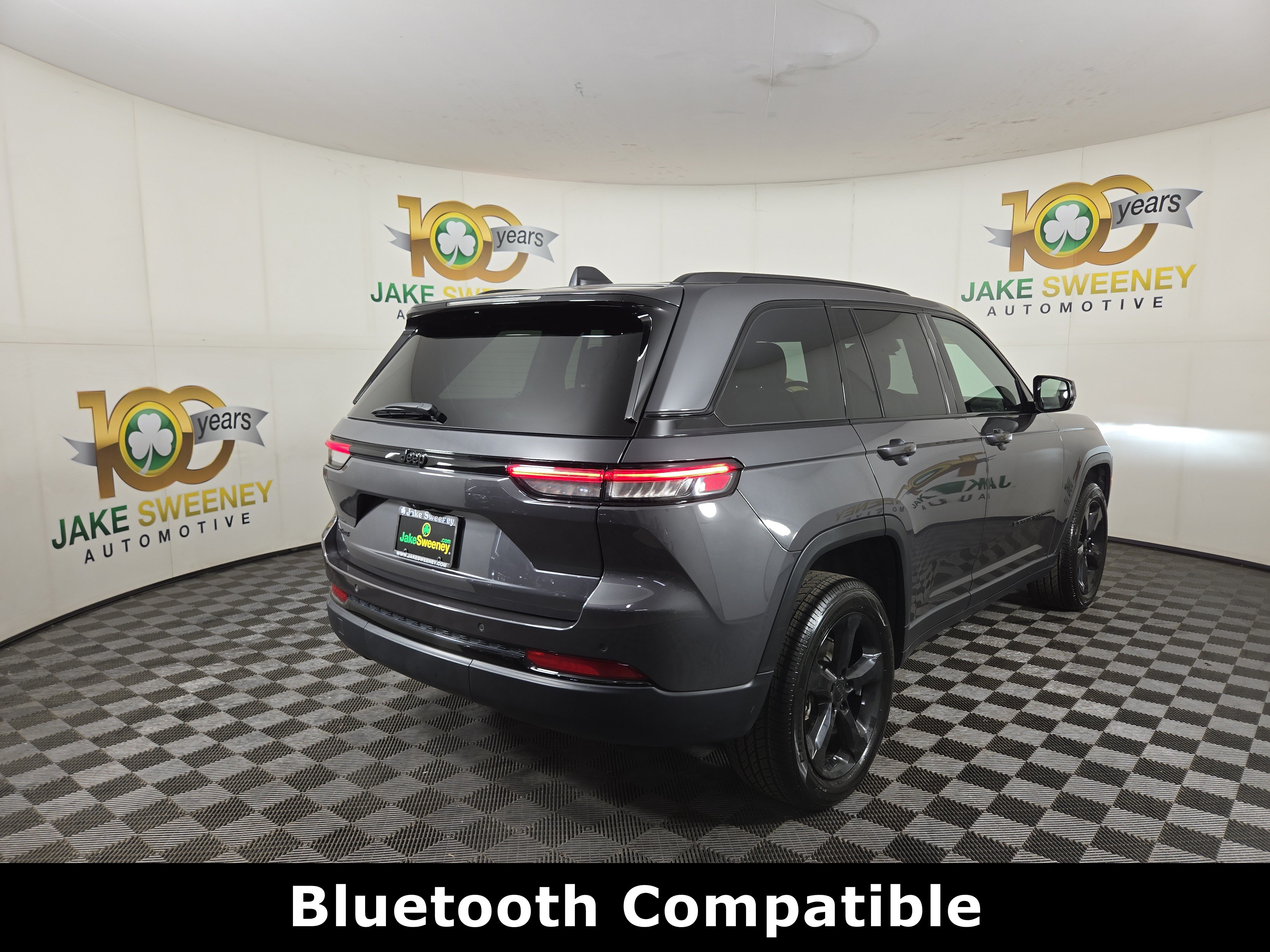Used 2024 Jeep Grand Cherokee Altitude AWD/4WD image 9