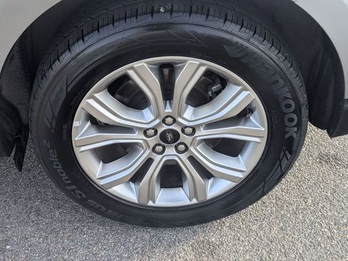 Used 2024 Ford Edge Titanium image 10