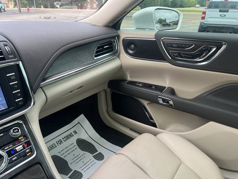 Used 2020 Lincoln Continental Reserve image 32