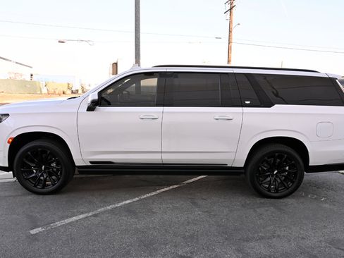 Used 2021 Cadillac Escalade ESV Sport w/ Driver Assist Tech Package RWD image 4