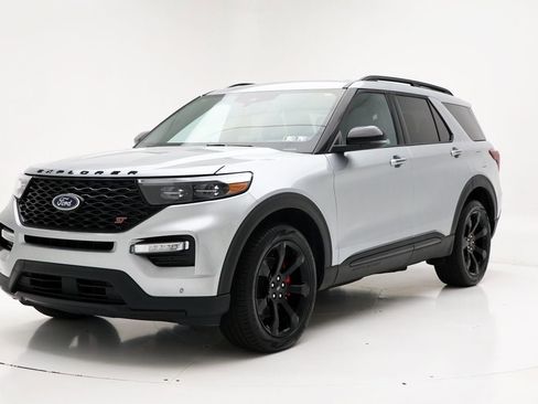 Used 2024 Ford Explorer ST w/ Technology Package image 2