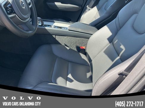 Used 2025 Volvo XC60 B5 Plus image 9