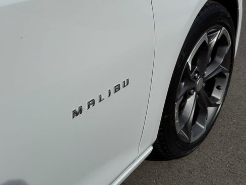 Used 2022 Chevrolet Malibu LT FWD image 11