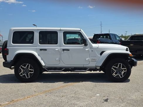 Used 2024 Jeep Wrangler Unlimited Sahara w/ Technology Group AWD/4WD image 6