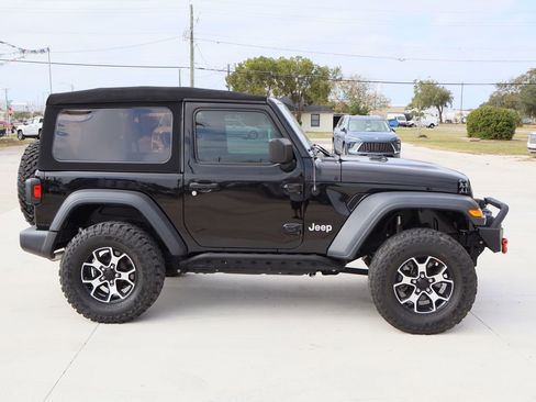 Used 2019 Jeep Wrangler Sport image 9