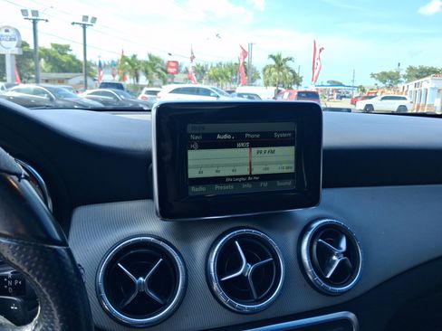 Used 2014 Mercedes-Benz CLA 250 image 19
