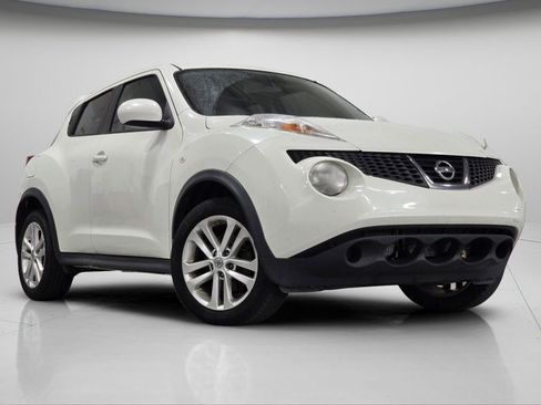 Used 2012 Nissan Juke SV image 2