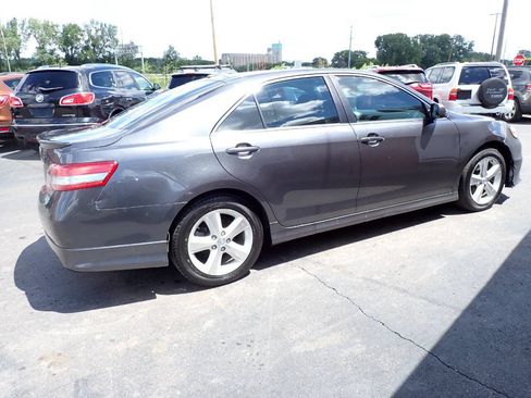 Used 2010 Toyota Camry SE FWD image 6