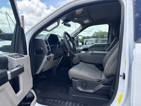 Used 2021 Ford F350 XLT AWD/4WD image 9
