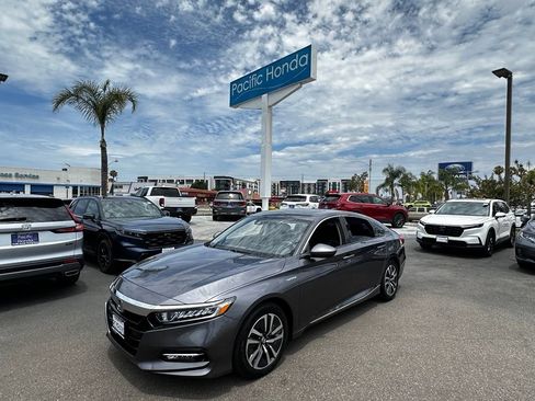 Used 2020 Honda Accord EX image 2