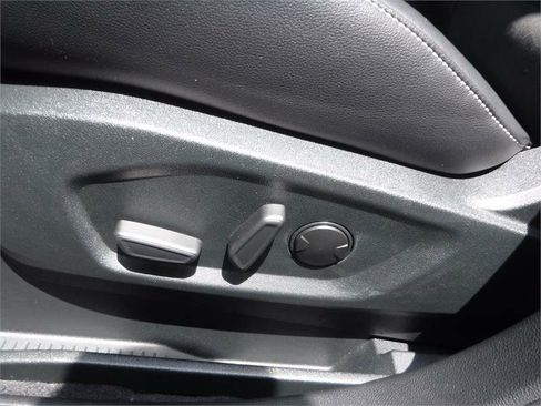 Used 2022 Ford Edge ST image 9