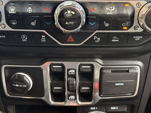 Used 2022 Jeep Wrangler Unlimited Sport AWD/4WD image 11