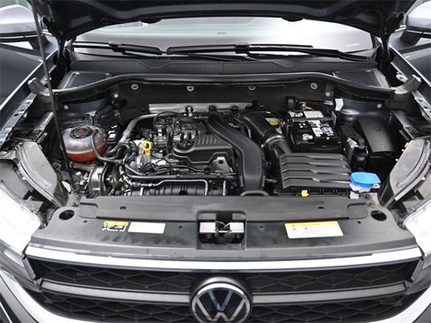 Used 2024 Volkswagen Taos SE image 36