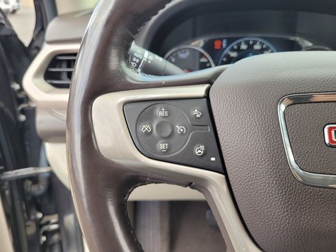 Used 2018 GMC Acadia Denali w/ Technology Package FWD image 23