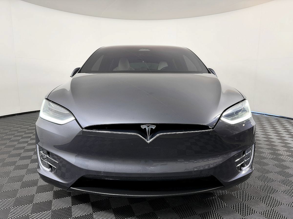 Used 2018 Tesla Model X 75D AWD/4WD image 4