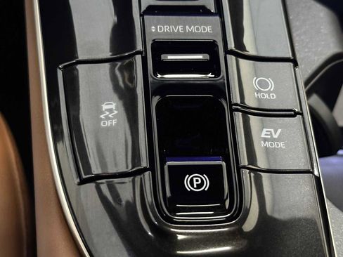 New 2026 Toyota Crown Signia AWD/4WD image 18