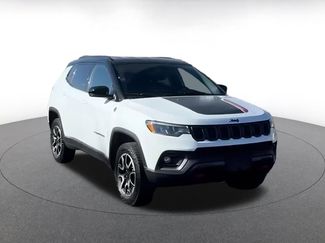 Used 2025 Jeep Compass Trailhawk video 2