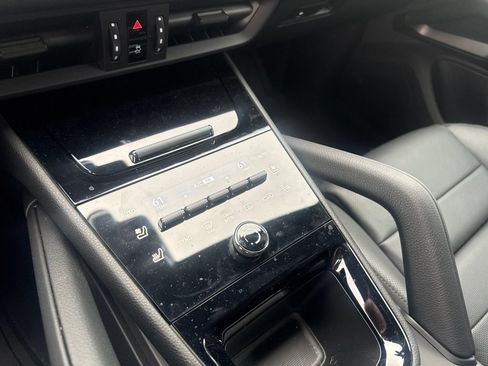 Certified 2026 Porsche Cayenne AWD/4WD image 20