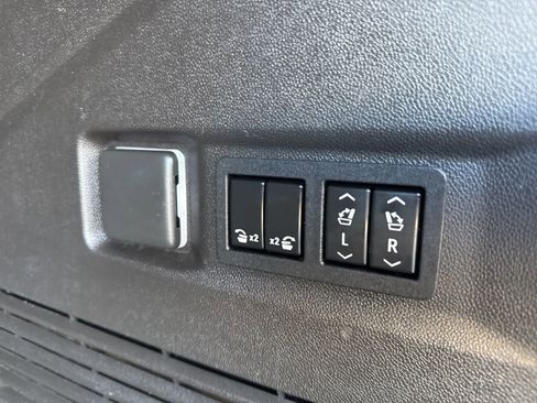 Used 2021 Chevrolet Tahoe High Country image 15