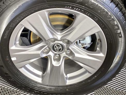 Used 2025 Toyota RAV4 XLE w/ Convenience Package image 30