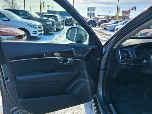 Used 2016 Volvo XC90 T6 Momentum w/ Momentum Plus Package image 21