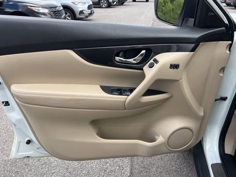 Used 2019 Nissan Rogue SV w/ Premium Package AWD/4WD image 21