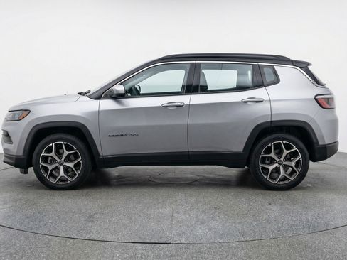 Used 2025 Jeep Compass Limited AWD/4WD image 5