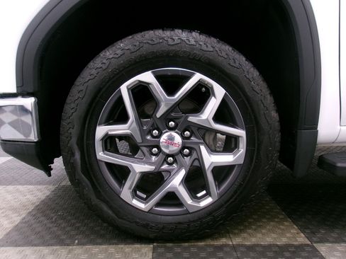 Used 2023 GMC Sierra 1500 SLT w/ SLT Premium Package AWD/4WD image 19