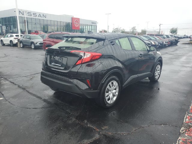 Used 2021 Toyota C-HR LE FWD image 4