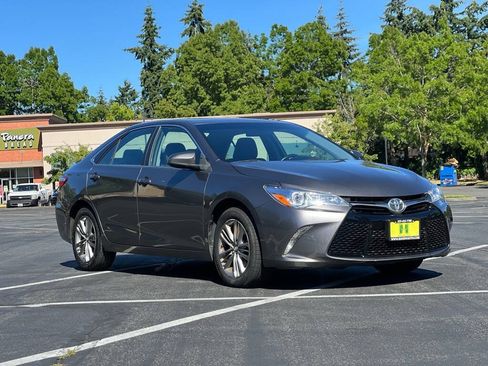 Used 2017 Toyota Camry SE FWD image 7