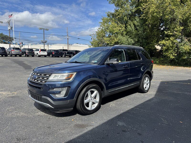 Used 2016 Ford Explorer XLT w/ Equipment Group 202A AWD/4WD image 8