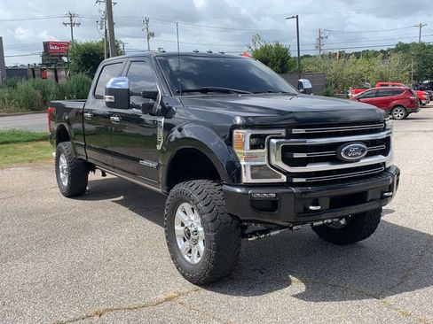 Used 2022 Ford F250 Platinum w/ FX4 Off-Road Package AWD/4WD image 3