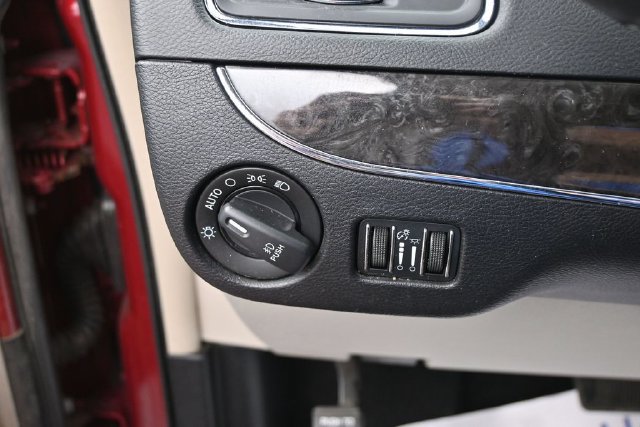 Used 2016 Chrysler Town & Country Touring w/ Driver Convenience Group FWD image 29