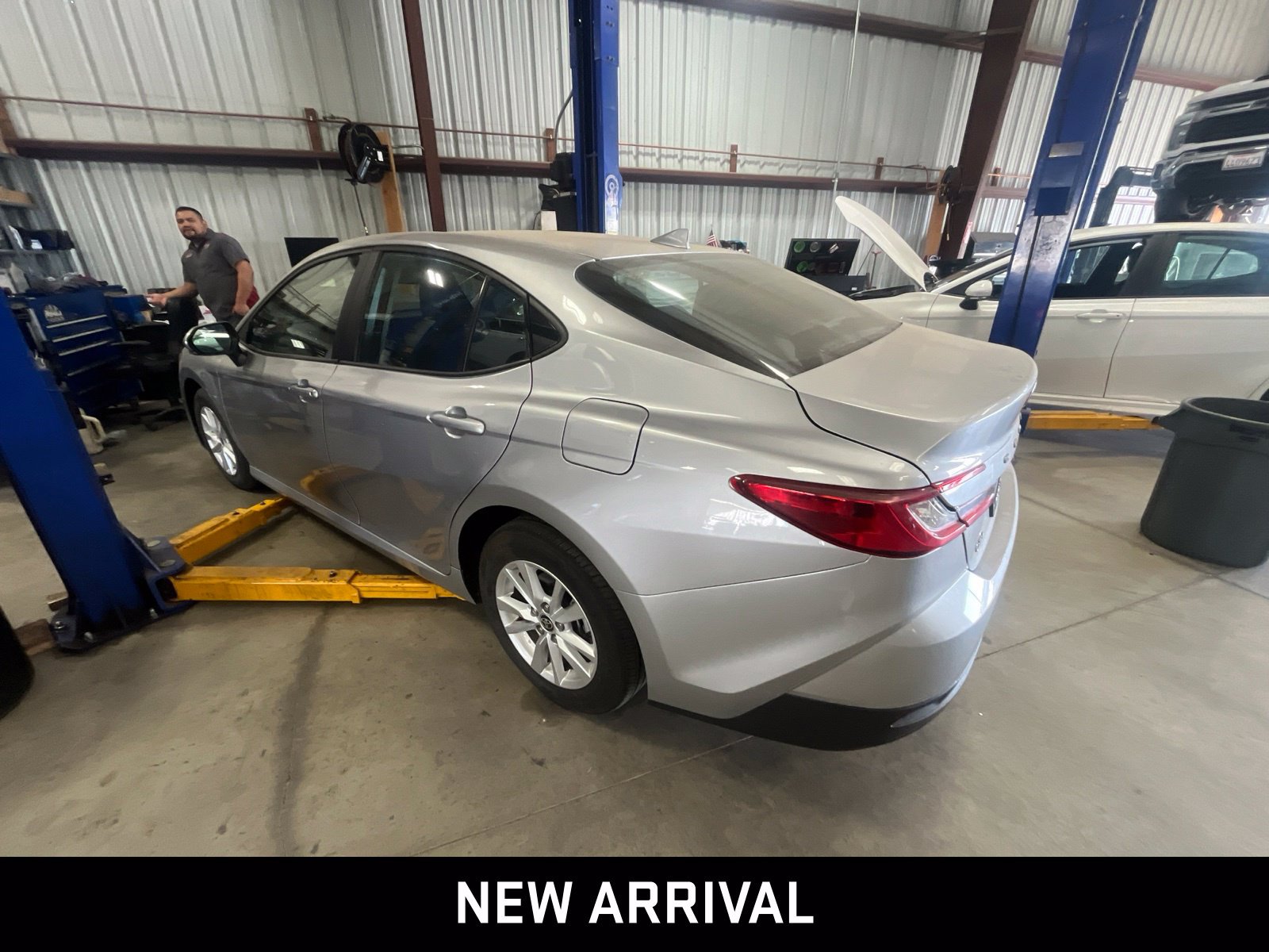 Used 2025 Toyota Camry LE FWD image 2