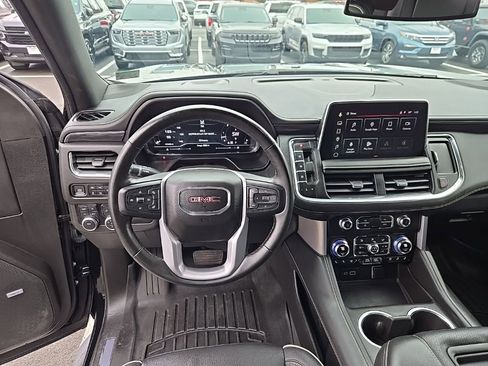 Used 2023 GMC Yukon SLT w/ SLT Premium Package image 13