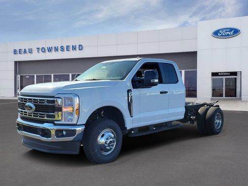New 2025 Ford F350 XL w/ XL Chrome Package image 2