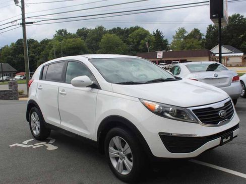 Used 2013 Kia Sportage LX FWD image 3