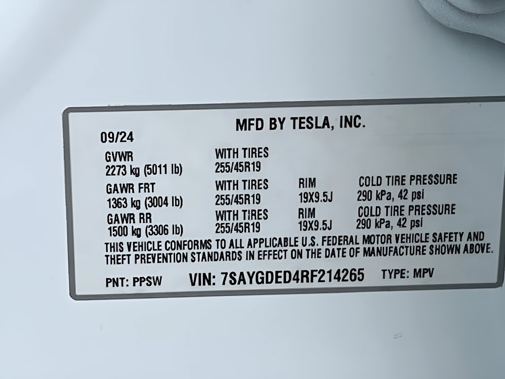 Used 2024 Tesla Model Y Long Range RWD image 32
