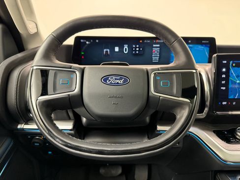 Used 2025 Ford Expedition Platinum AWD/4WD image 29