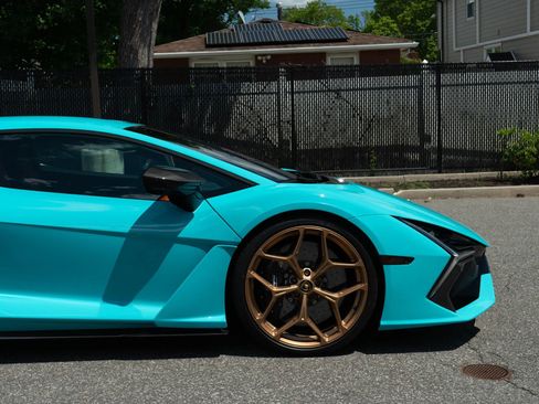 Used 2024 Lamborghini Revuelto AWD/4WD image 34