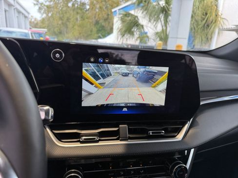 Used 2025 Chevrolet Equinox LT image 24